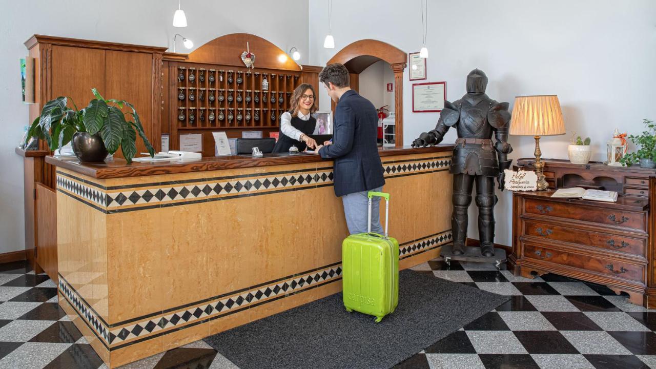 Hotel Postumia Дособуоно Екстериор снимка