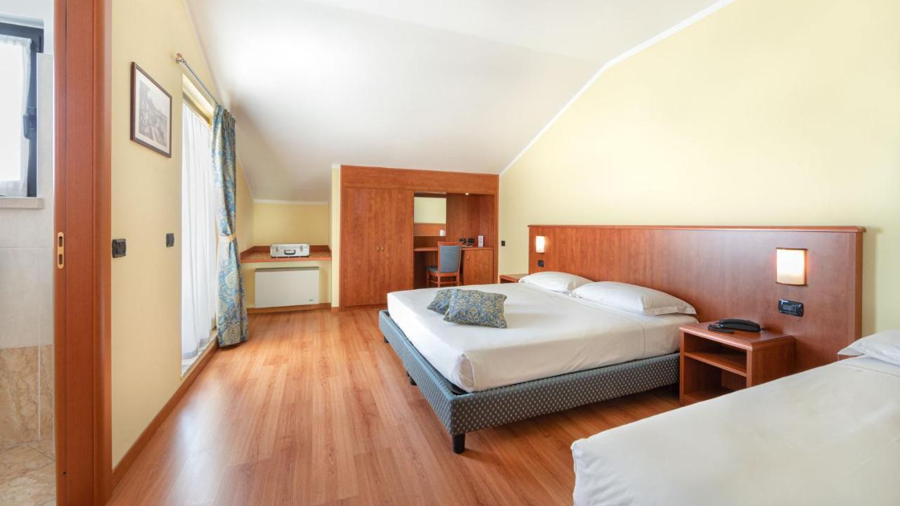Hotel Postumia Дособуоно Екстериор снимка