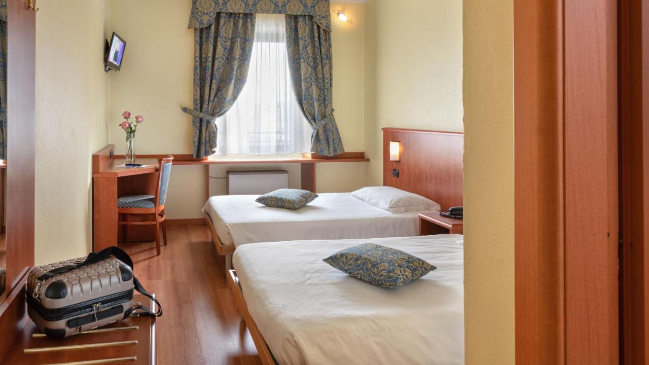 Hotel Postumia Дособуоно Екстериор снимка