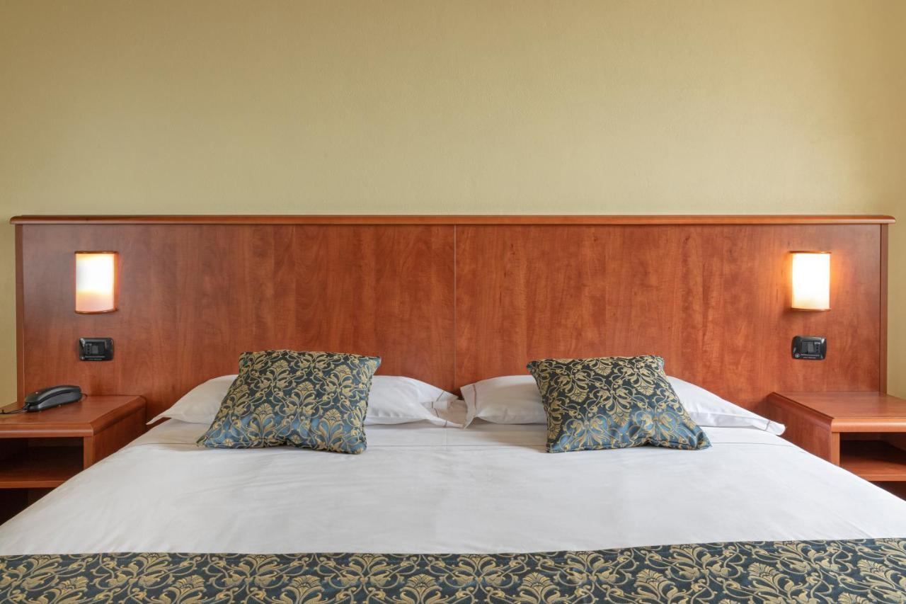 Hotel Postumia Дособуоно Екстериор снимка