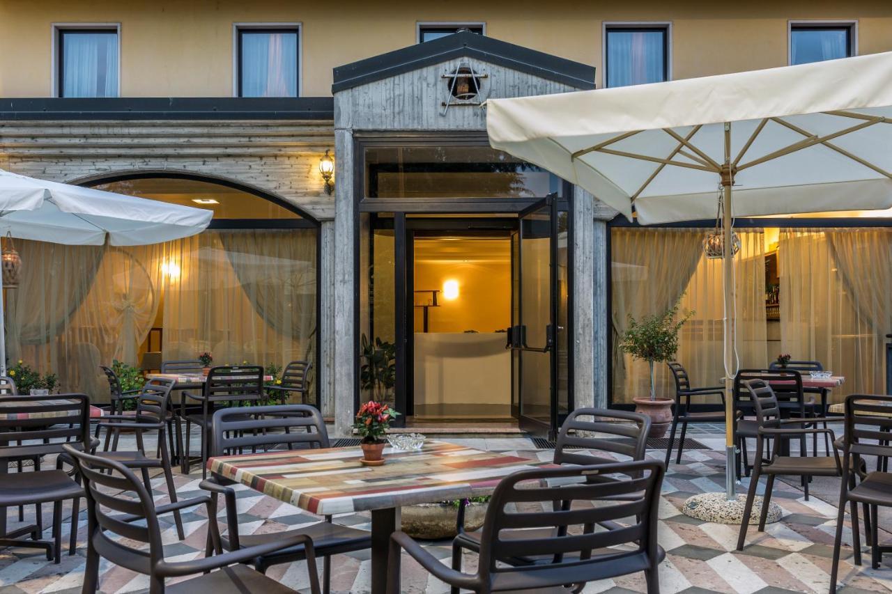 Hotel Postumia Дособуоно Екстериор снимка