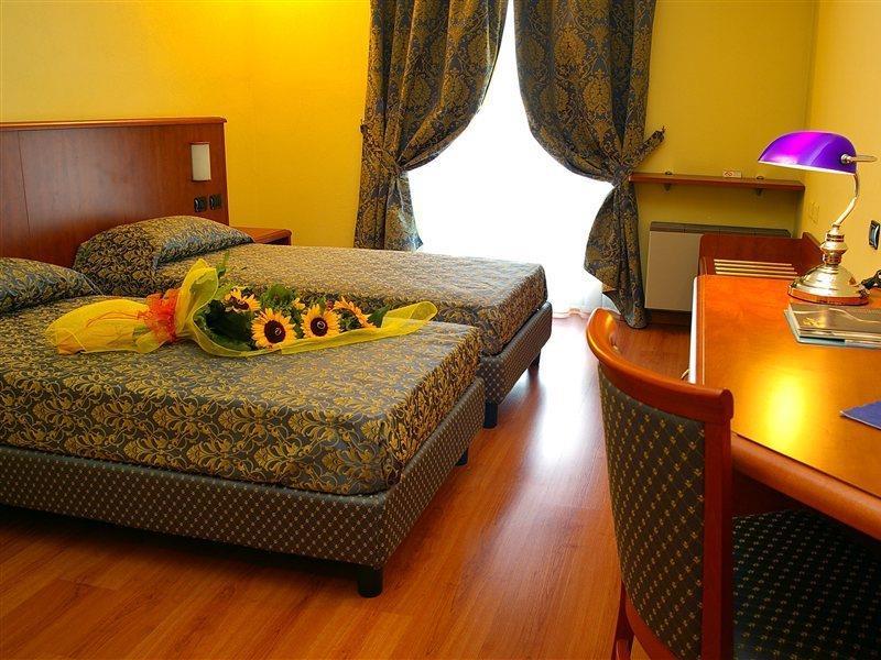 Hotel Postumia Дособуоно Екстериор снимка