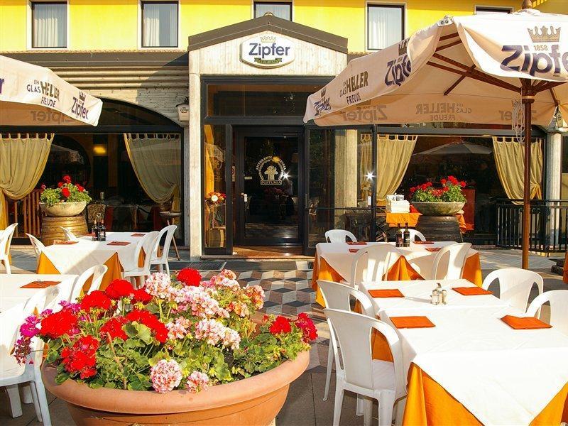 Hotel Postumia Дособуоно Екстериор снимка