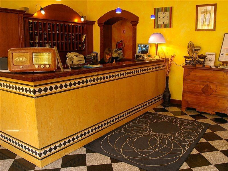 Hotel Postumia Дособуоно Екстериор снимка