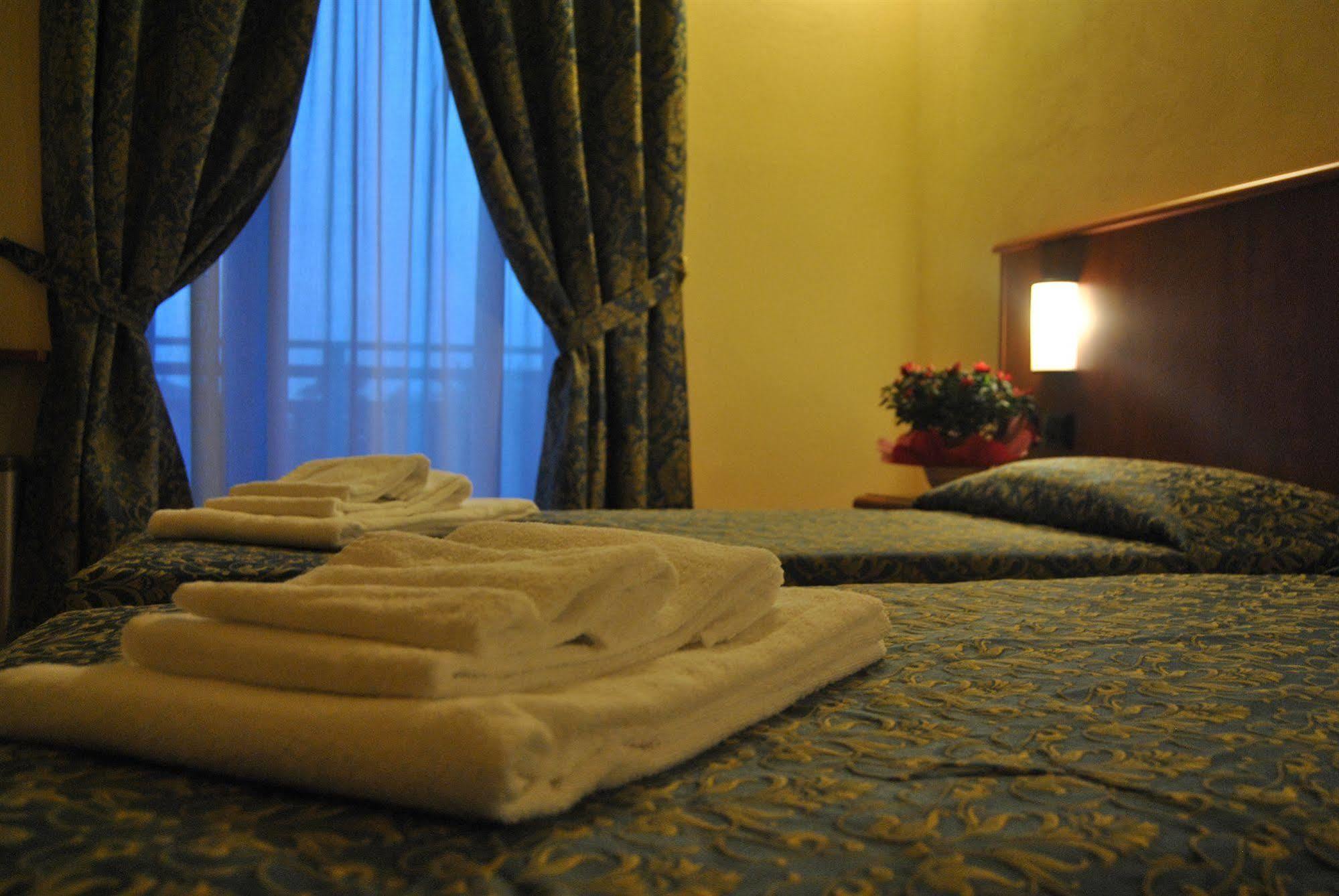 Hotel Postumia Дособуоно Екстериор снимка