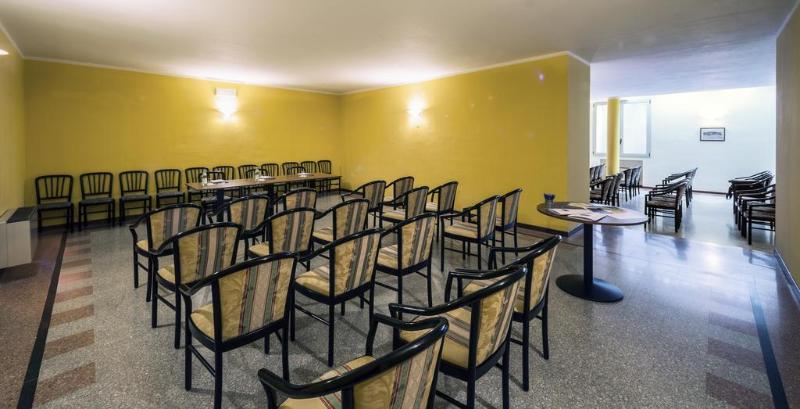 Hotel Postumia Дособуоно Екстериор снимка