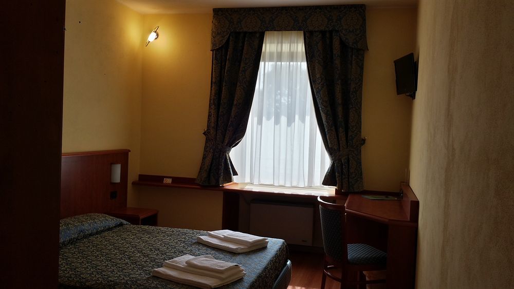 Hotel Postumia Дособуоно Екстериор снимка