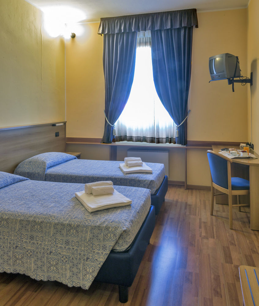 Hotel Postumia Дособуоно Екстериор снимка