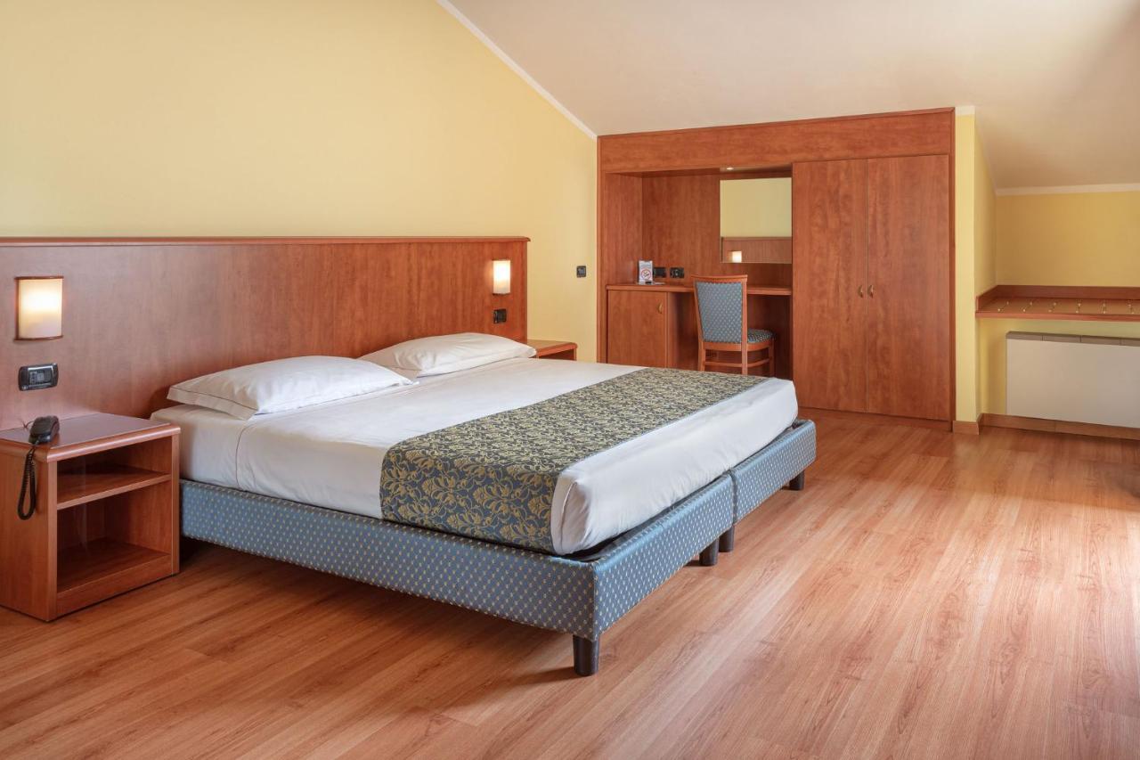 Hotel Postumia Дособуоно Екстериор снимка