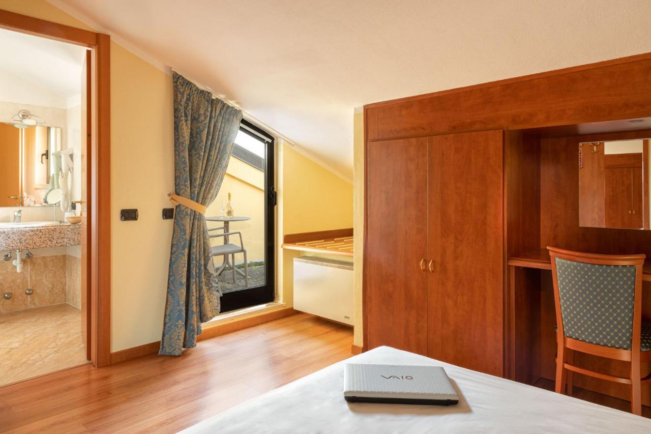 Hotel Postumia Дособуоно Екстериор снимка