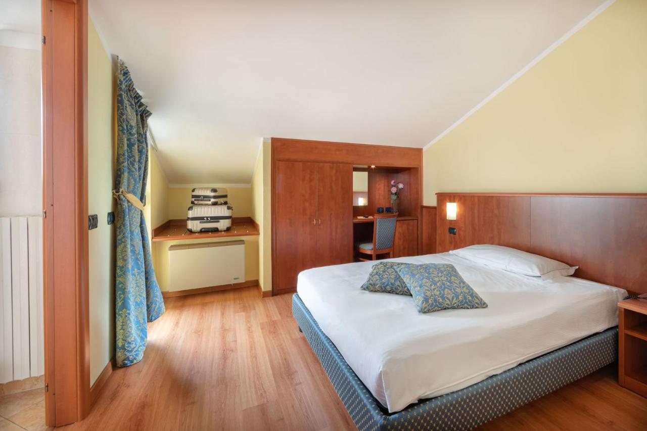 Hotel Postumia Дособуоно Екстериор снимка