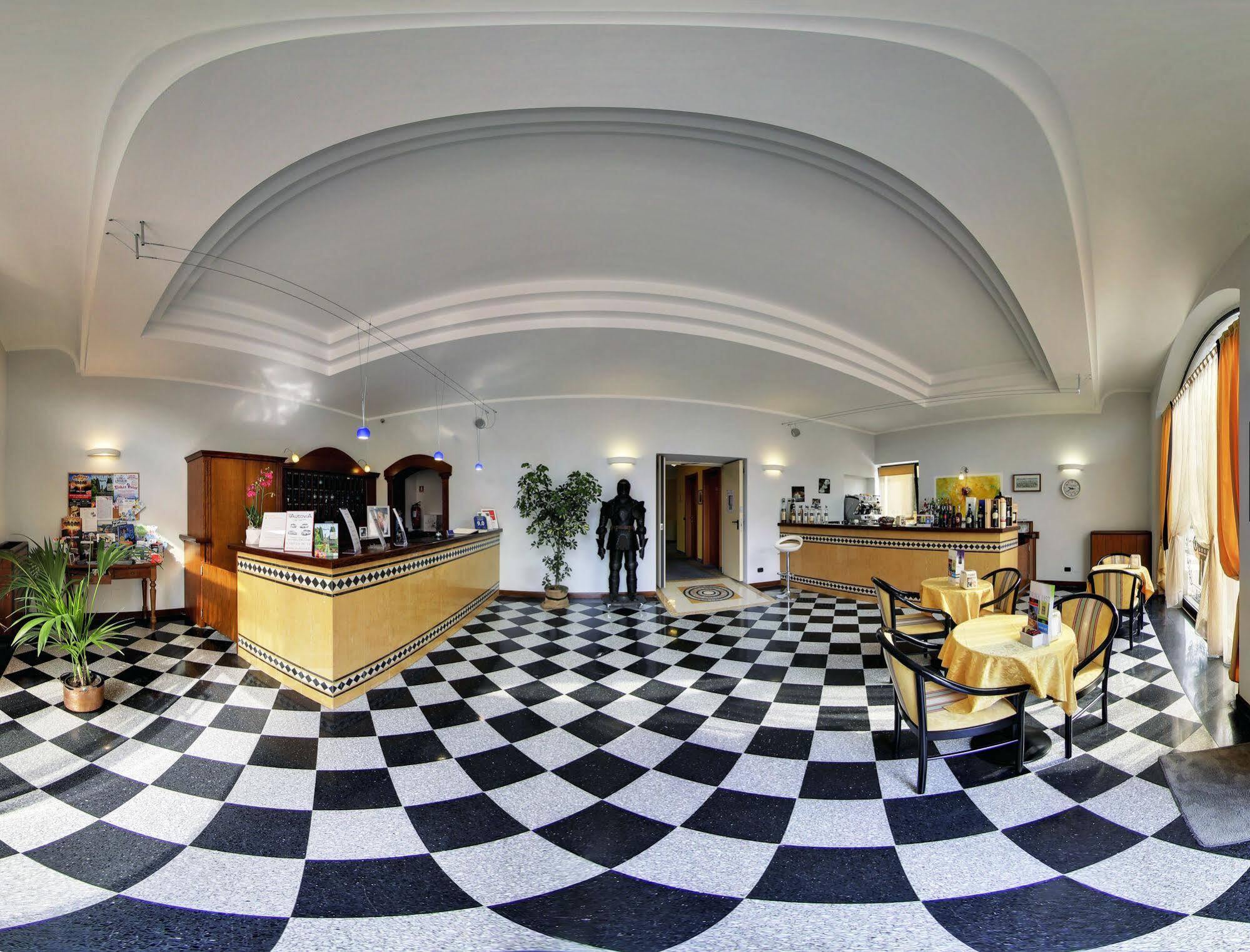 Hotel Postumia Дособуоно Екстериор снимка